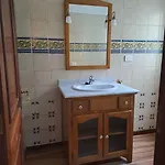 La Casa Nostra - Family Oriented House In Quiet Area *