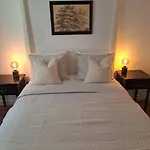 La Casa Nostra - Family Oriented House In Quiet Area *