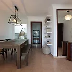 La Casa Nostra - Family Oriented House In Quiet Area バハマル